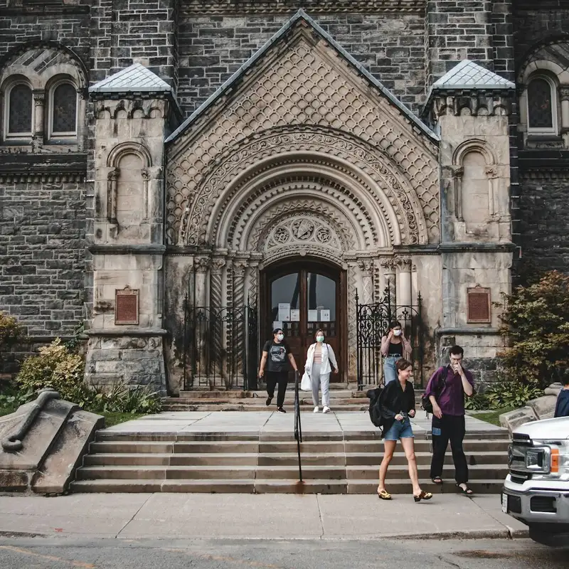 ÉCONOMIE - Le plafond d'étudiants étrangers inquiète l'économie canadienne