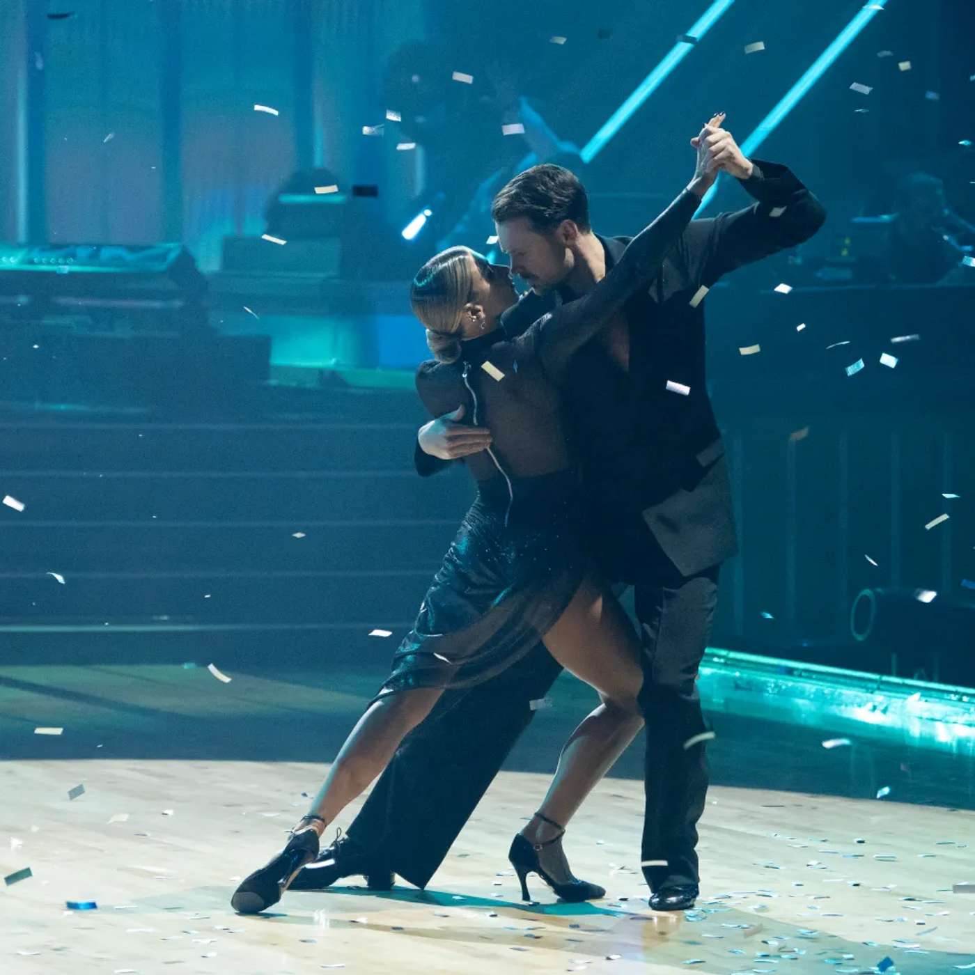 Kate Stuns in Emerald Velvet, UK Bans Ticket Resales, DWTS Semifinals Shine Near Perfection, Amazon Revives Stargate Prime, and more... Kate Stuns in Emerald Velvet, UK Bans Ticket Resales, DWTS Semifinals Shine Near Perfection, Amazon Revives Stargate Prime, and more...