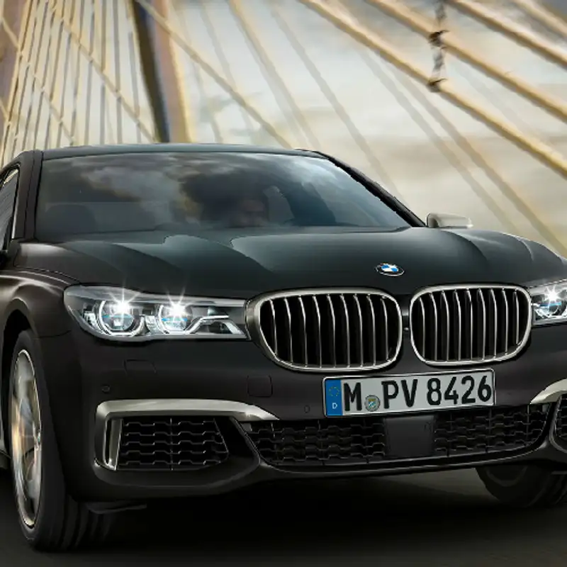 AUTOMOBILE - BMW M760il xdrive: les dents de la route