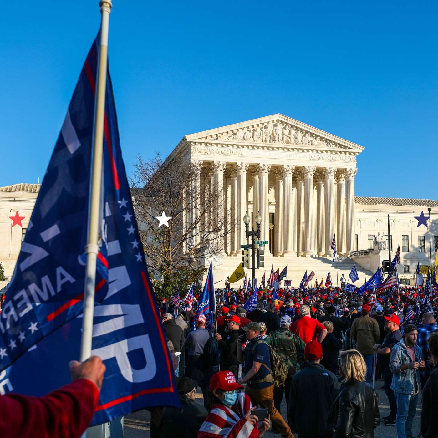Všechnu moc Trumpovi a žádnou úřadům. Konzervativní Nejvyšší soud kráčí dál
