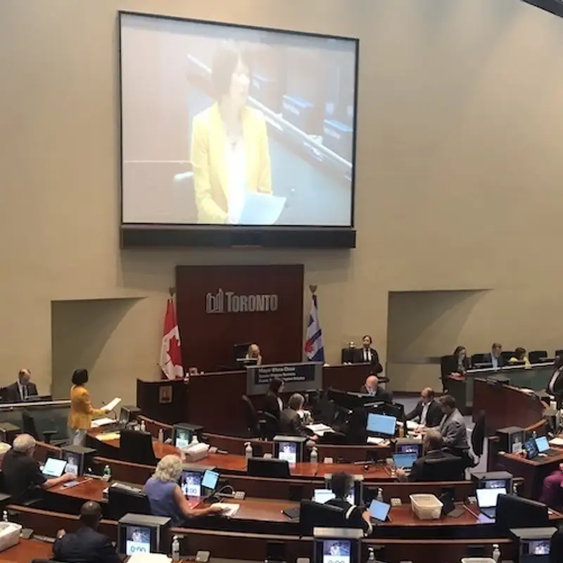 REPORTAGE - Deux articles clefs adoptés pour le premier conseil municipal de Toronto