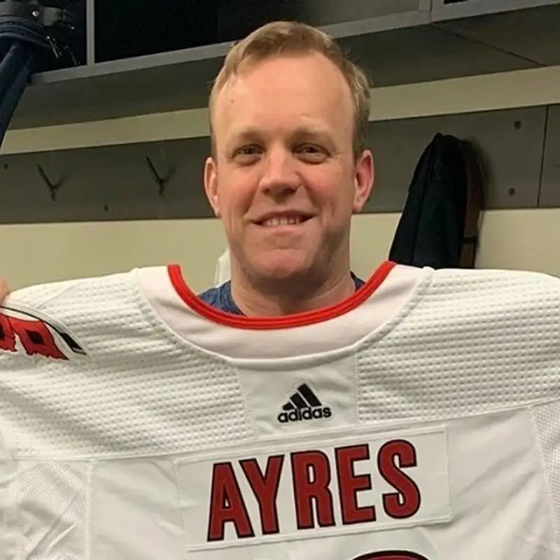 HOCKEY - Un membre du service d'entretien devient la star du match en remplaçant un joueur