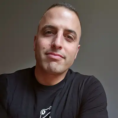 Nader Safinya