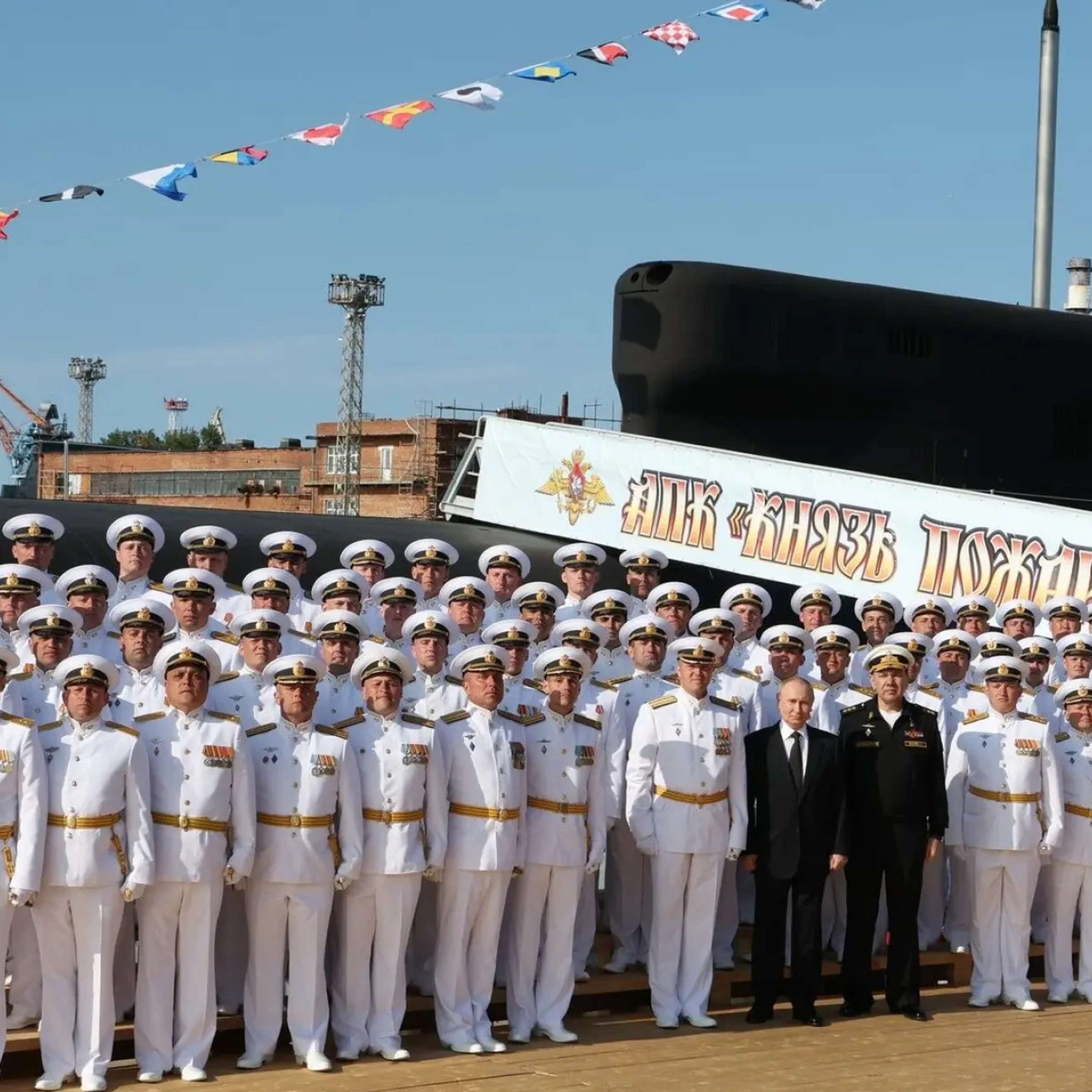 Между подлодкой и авианосцем: как чувствует себя российский военный флот