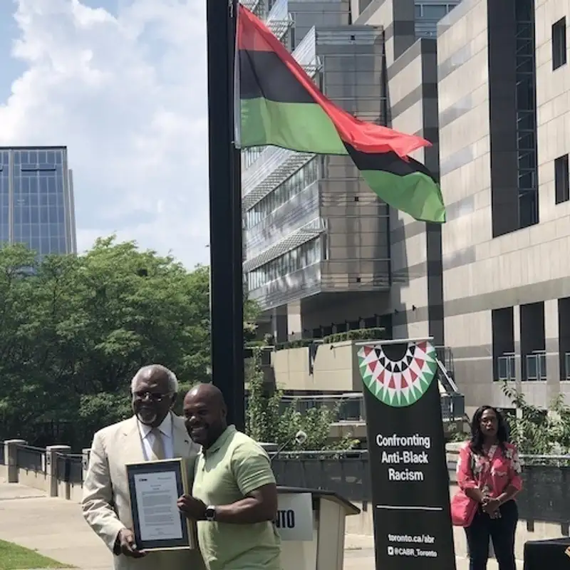 REPORTAGE - Levé de drapeau de la libération noire à Toronto : l’occasion de transmettre aux plus jeunes
