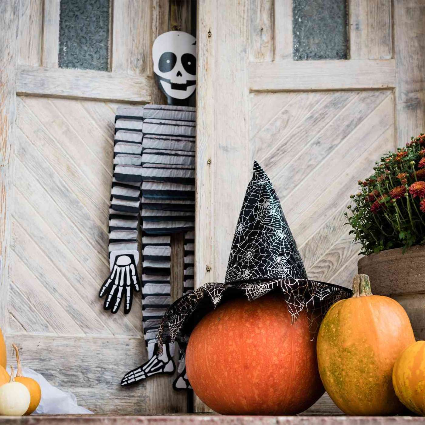 Hauntingly Chic Halloween Décor