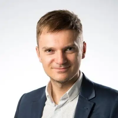 Dr. Lukasz Piwek