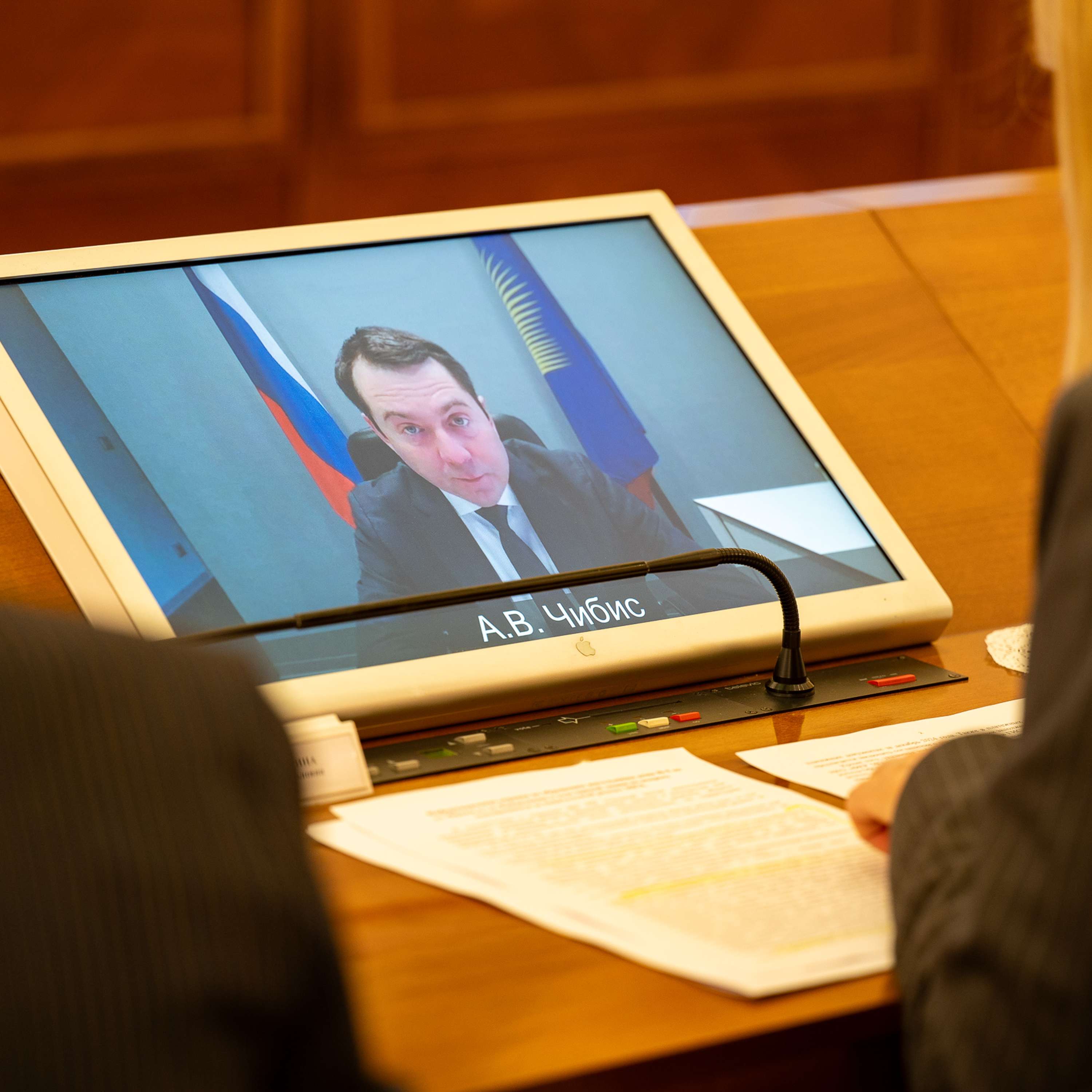 Иллюзия одобрения: кто ставит лайки в соцсетях Андрея Чибиса