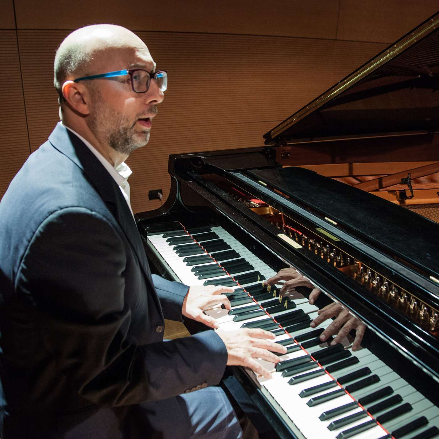 Fuori dal Chorus spazio di Libera Circolazione Musicale - Francesco Venerucci Fuori dal Chorus spazio di Libera Circolazione Musicale - Francesco Venerucci