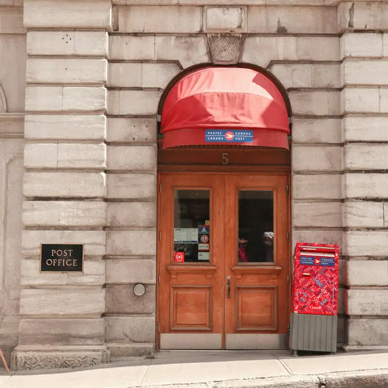 ECONOMIE - Postes Canada dans le rouge