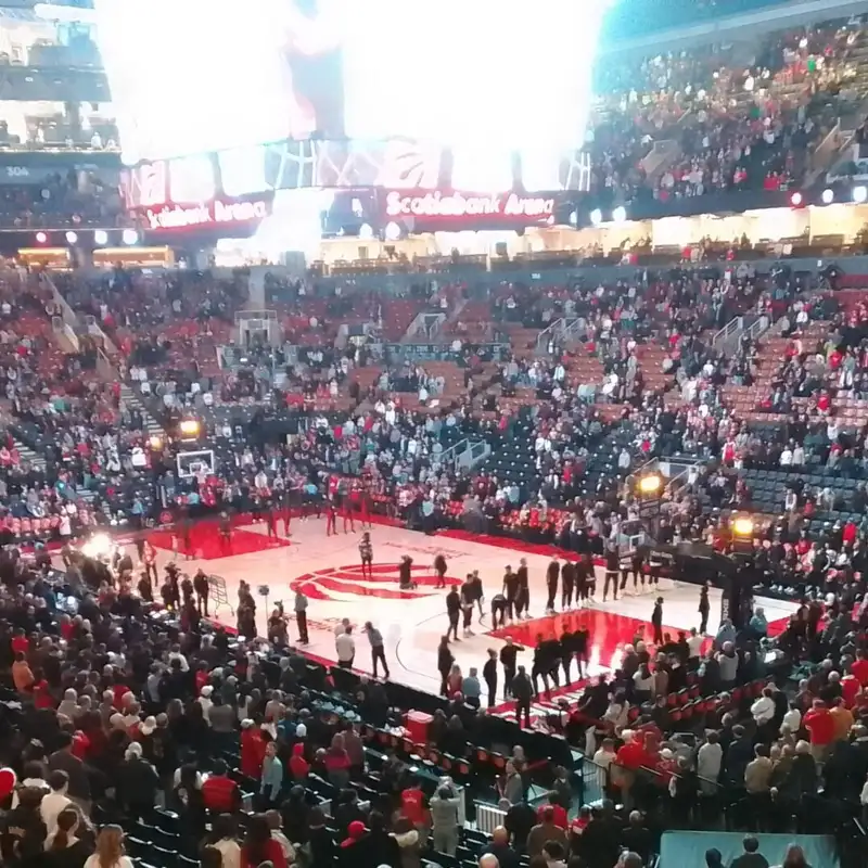 SPORT: Les Raptors Trébuchent Contre les Jazz Malgré les Éclats de Barnes