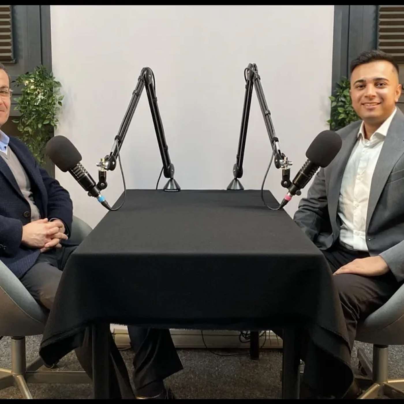 Episode 2: Reconfigurable Intelligent Surfaces (RIS) and Holographic MIMO (H-MIMO)