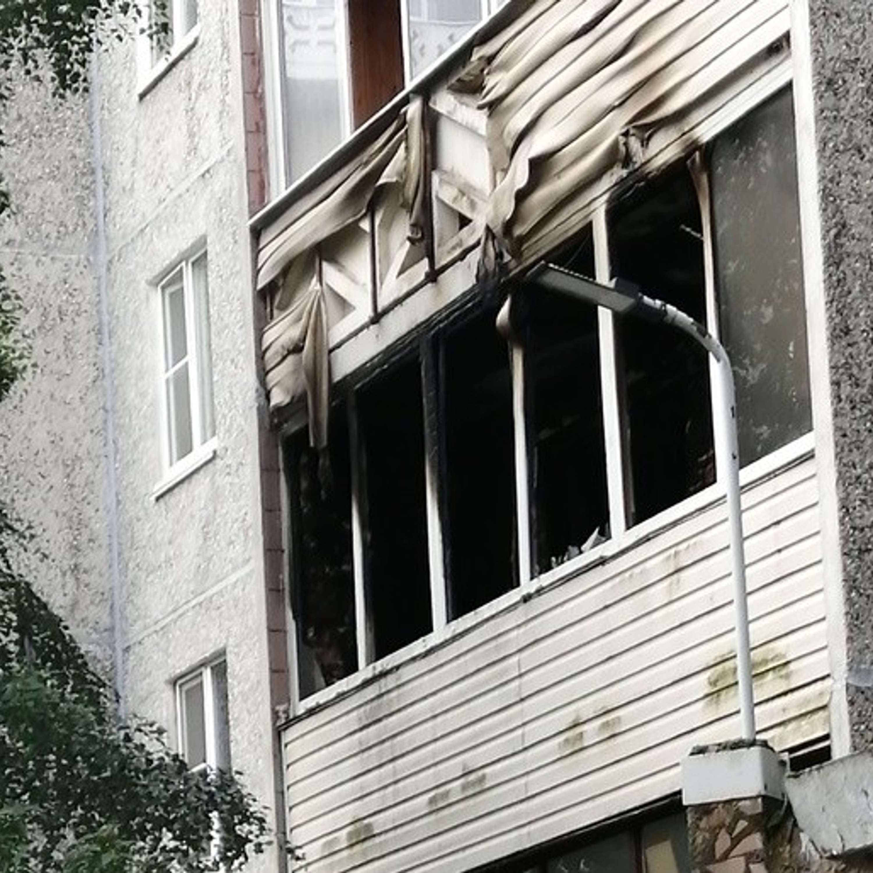 Участник войны в Украине, судимый за два убийства и пугавший соседей тесаком, сжег квартиру