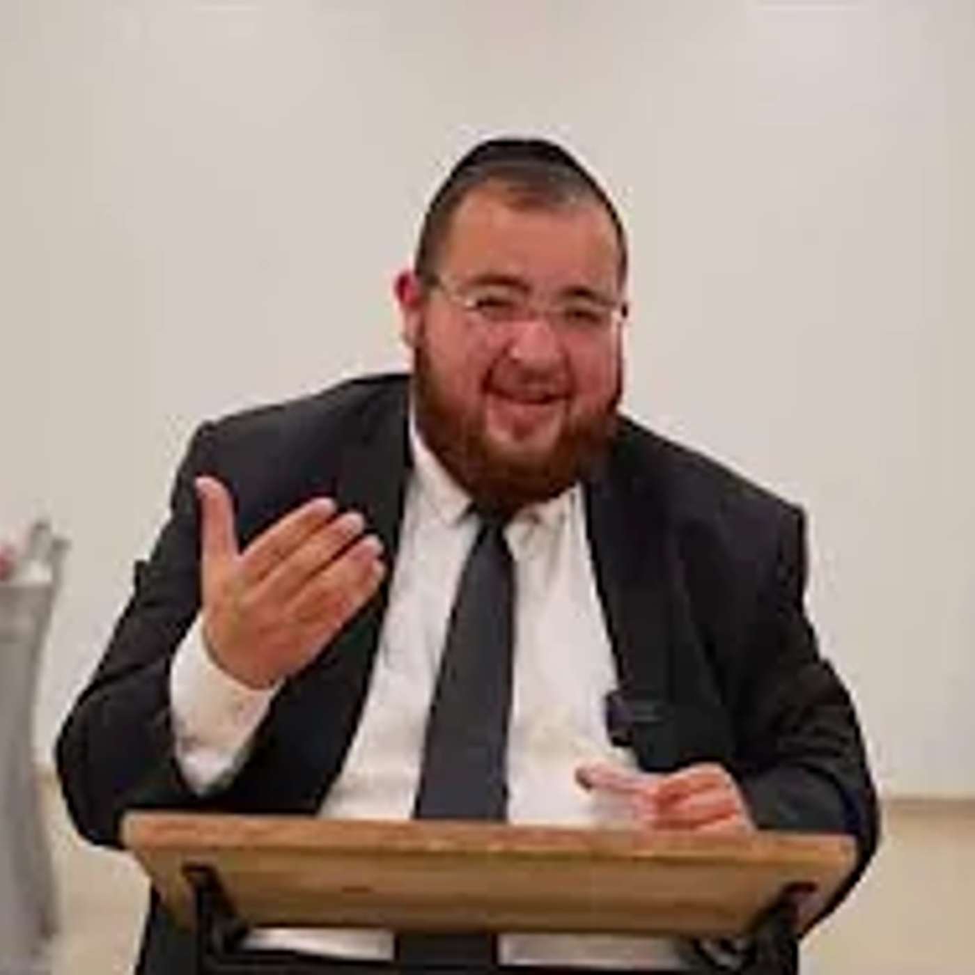 הזוי: הצדיק הפילאי מחו"ל.. החל לפתע לצרוח לכיוון תלמידיו 'תפסיקו כבר עם המשיח.. אנחנו לא צריכים אותו