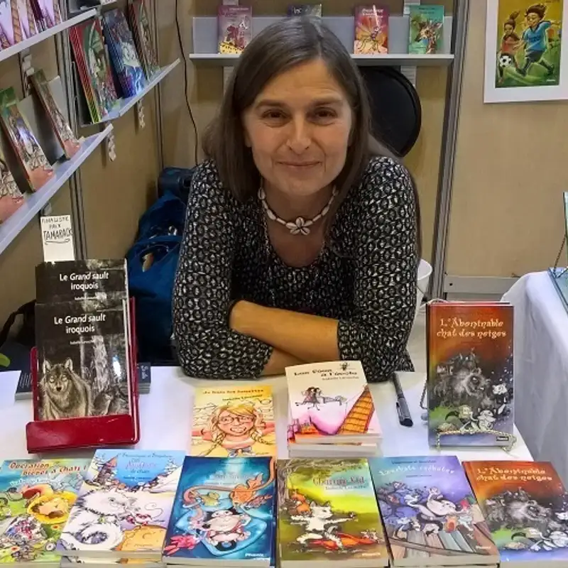 Isabelle Larouche est une auteur pour chat, et oui les enfants adorent ses livres - Entrevue réalisée au salon du livre de Toronto