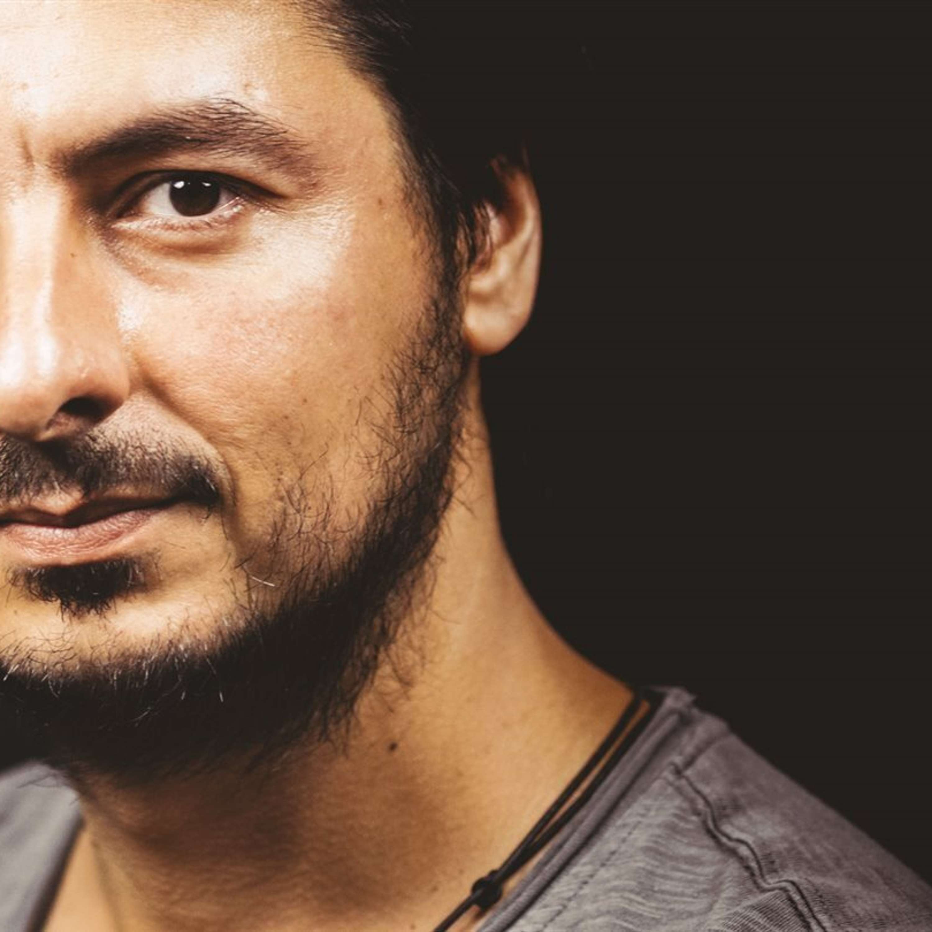 Antonio Lucas: Hacia la luz del fondo