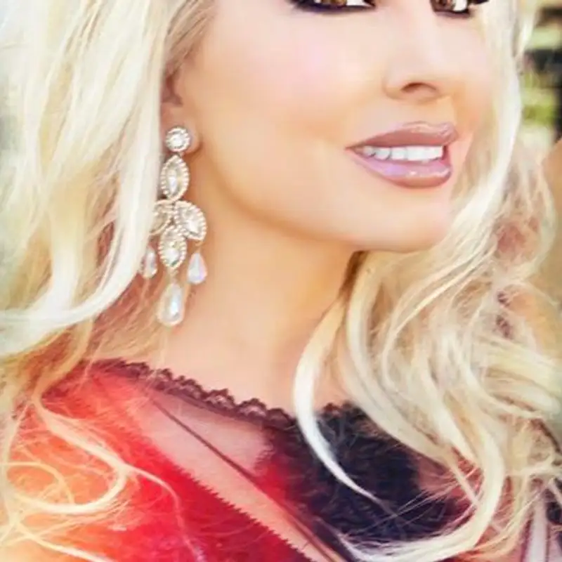 Holly Stephey and Erin j Morgart Versatility is her greatest asset!"