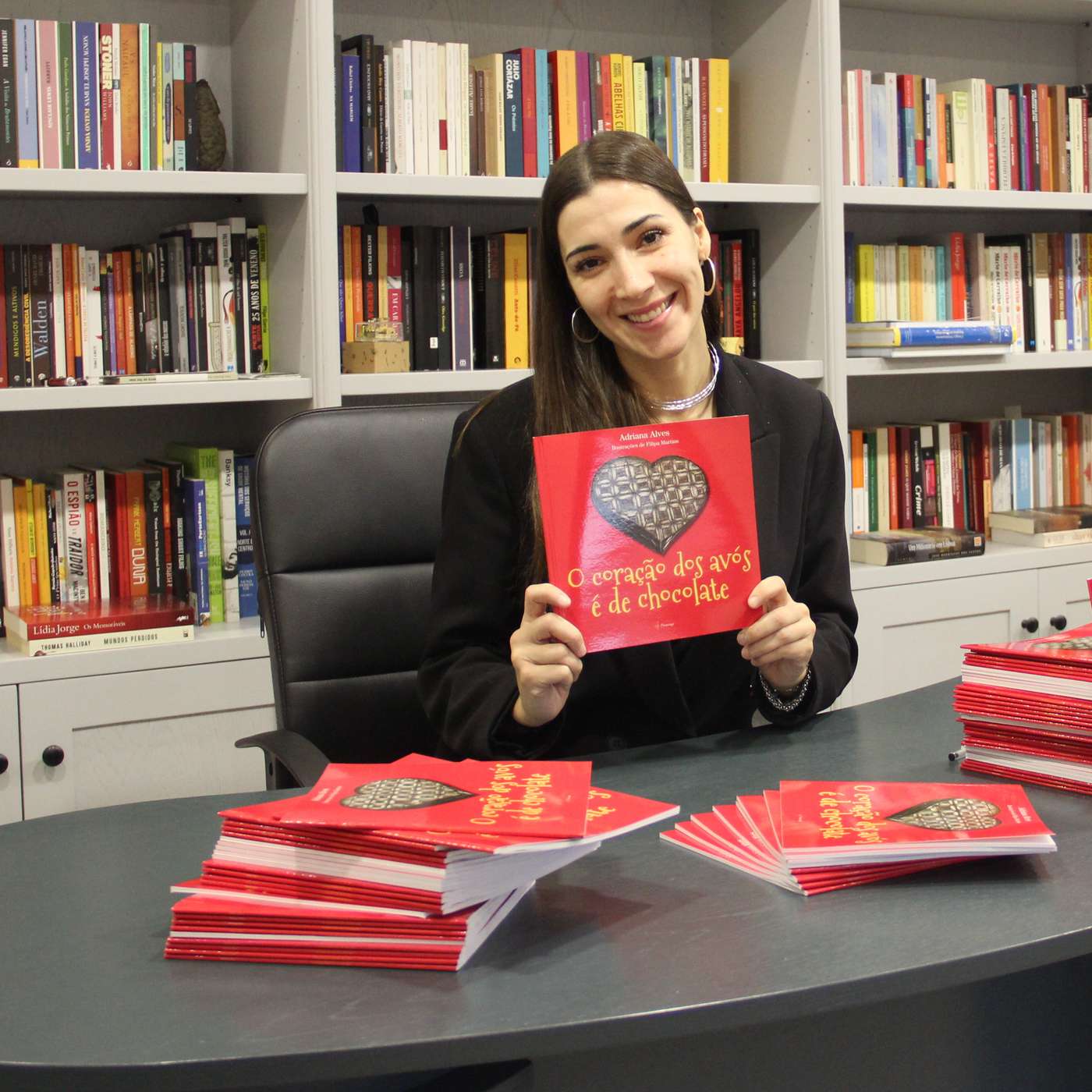Entrevista com Adriana Alves, autora do livro 'O coração dos avós é de chocolate'