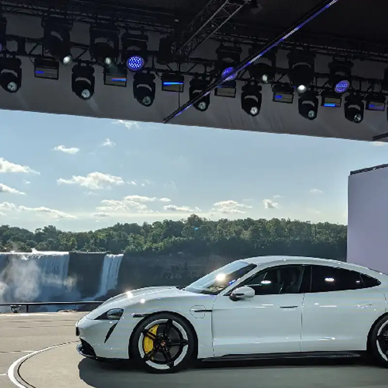 AUTOMOBILE - Porsche Taycan, la sportive électrique de demain est déjà là