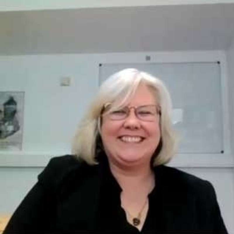 Dr Andrea Holme