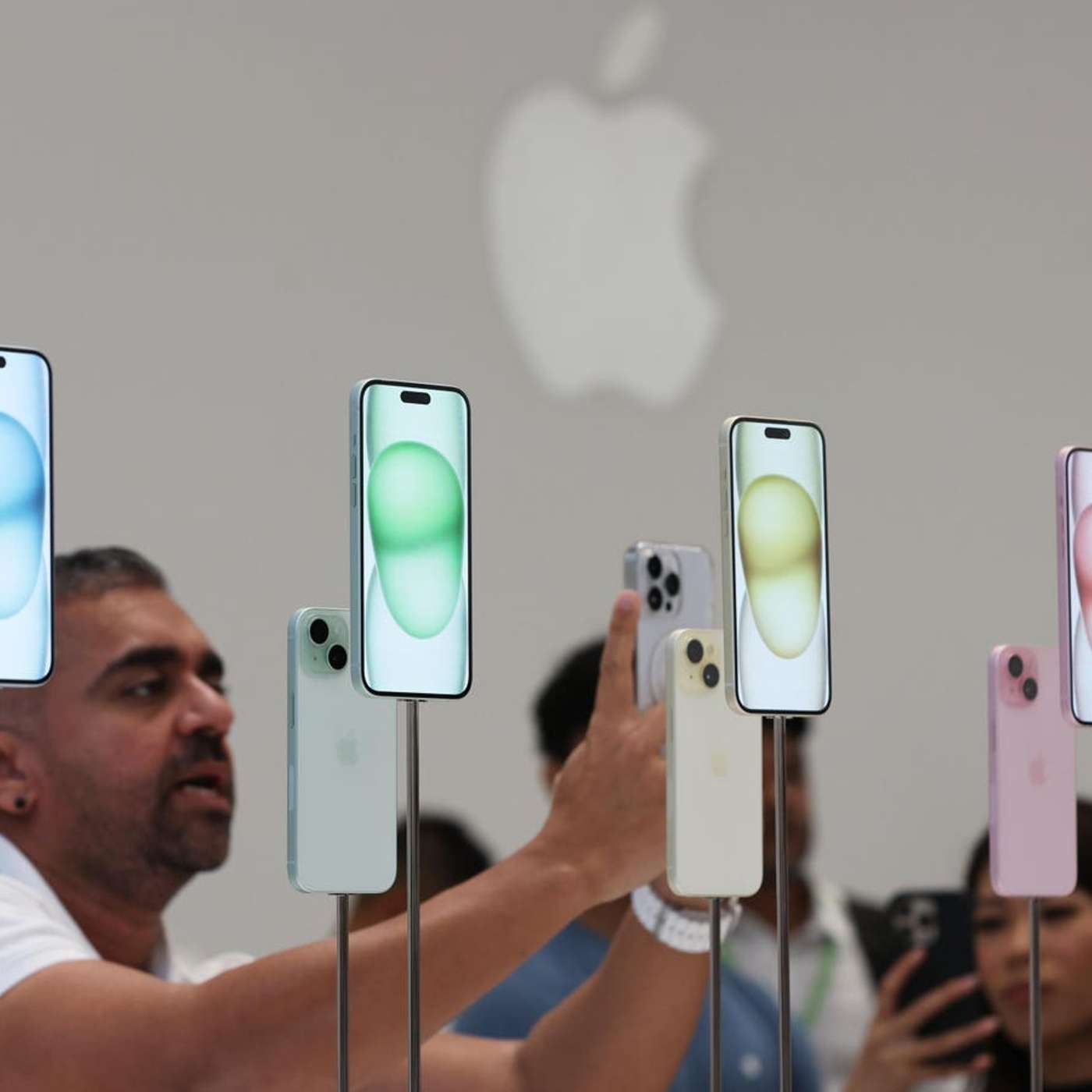 Apple's 'Let Loose' Event, Elon Musk Pushes Driverless Tech, China Unveils Vidu AI, Tech Titans: Hoerni and Noyce, and more...