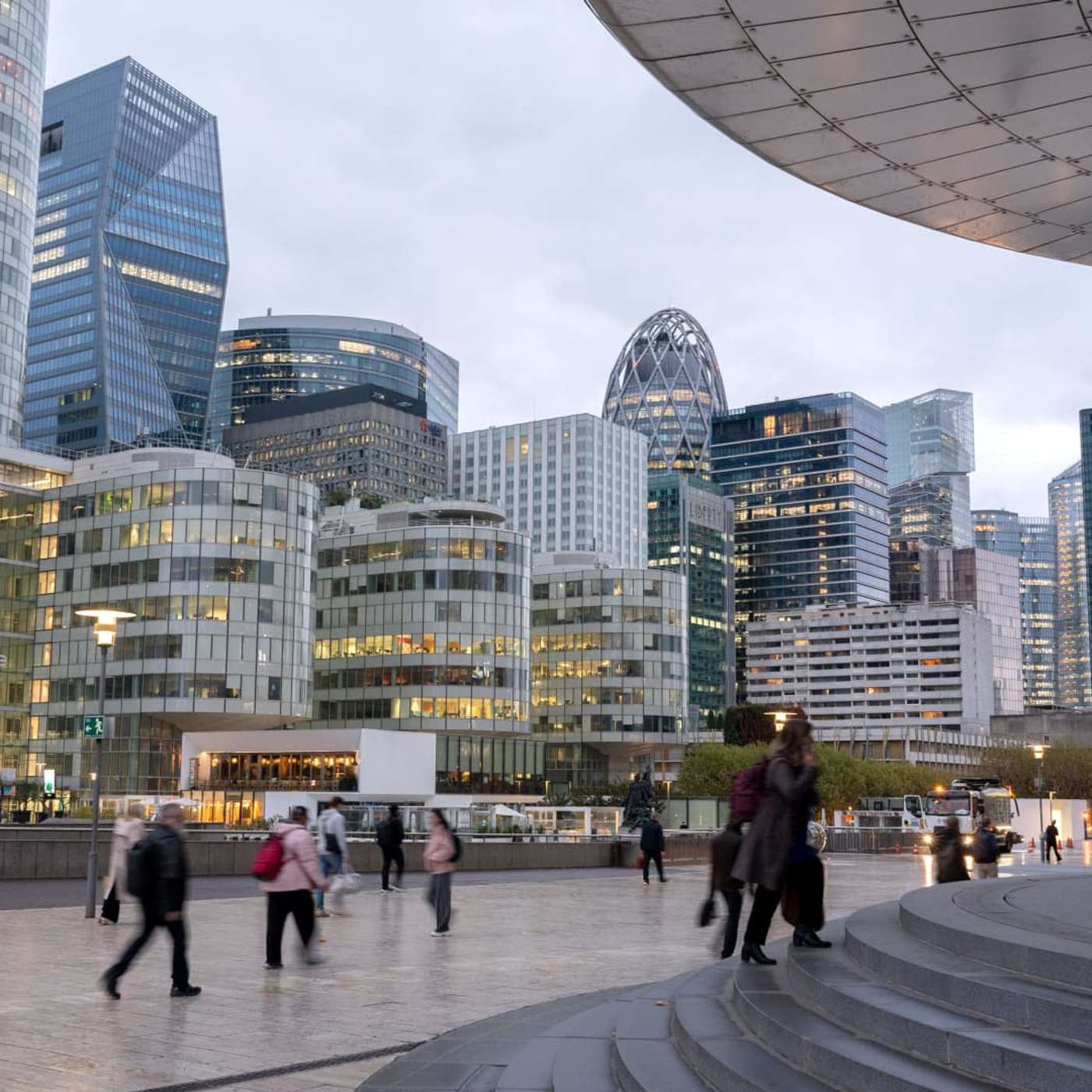 European Stocks Rally on Fed Hopes, G7 Unites Against Global Crime, Ireland Presses EU for Ukraine Peace, Portugal Weighs User Pays Water, and more...