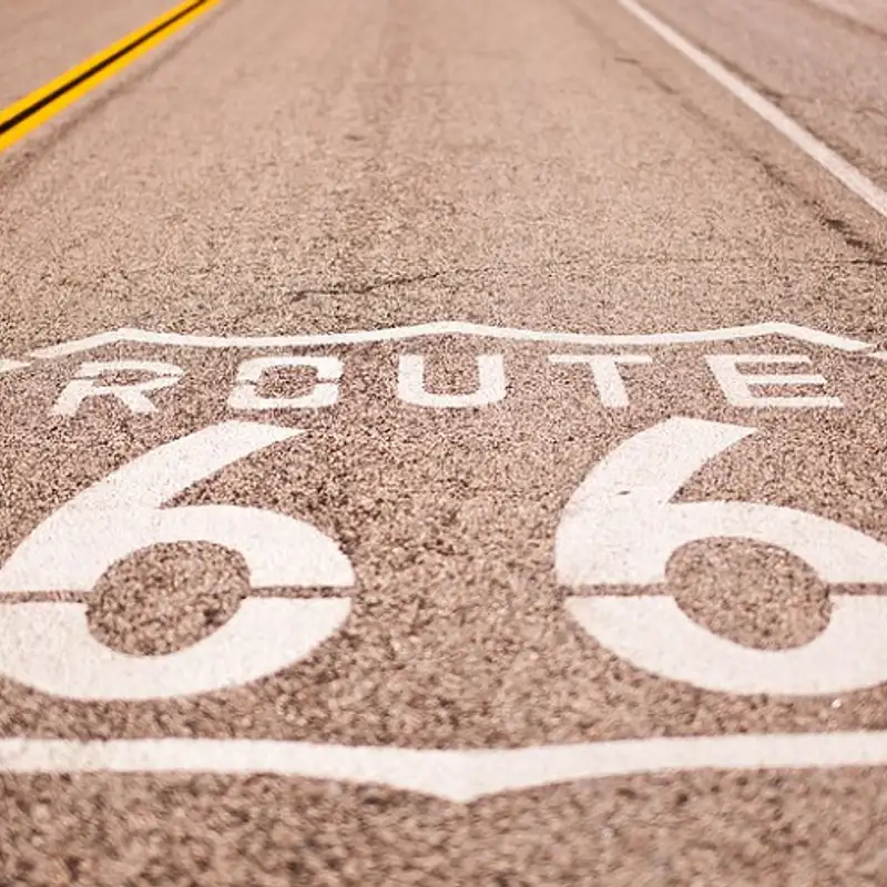 AUTOMOBILE - Périple au long cours sur la mythique Route 66