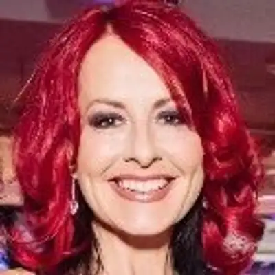 Dr Carrie Grant MBE (hc) 💙