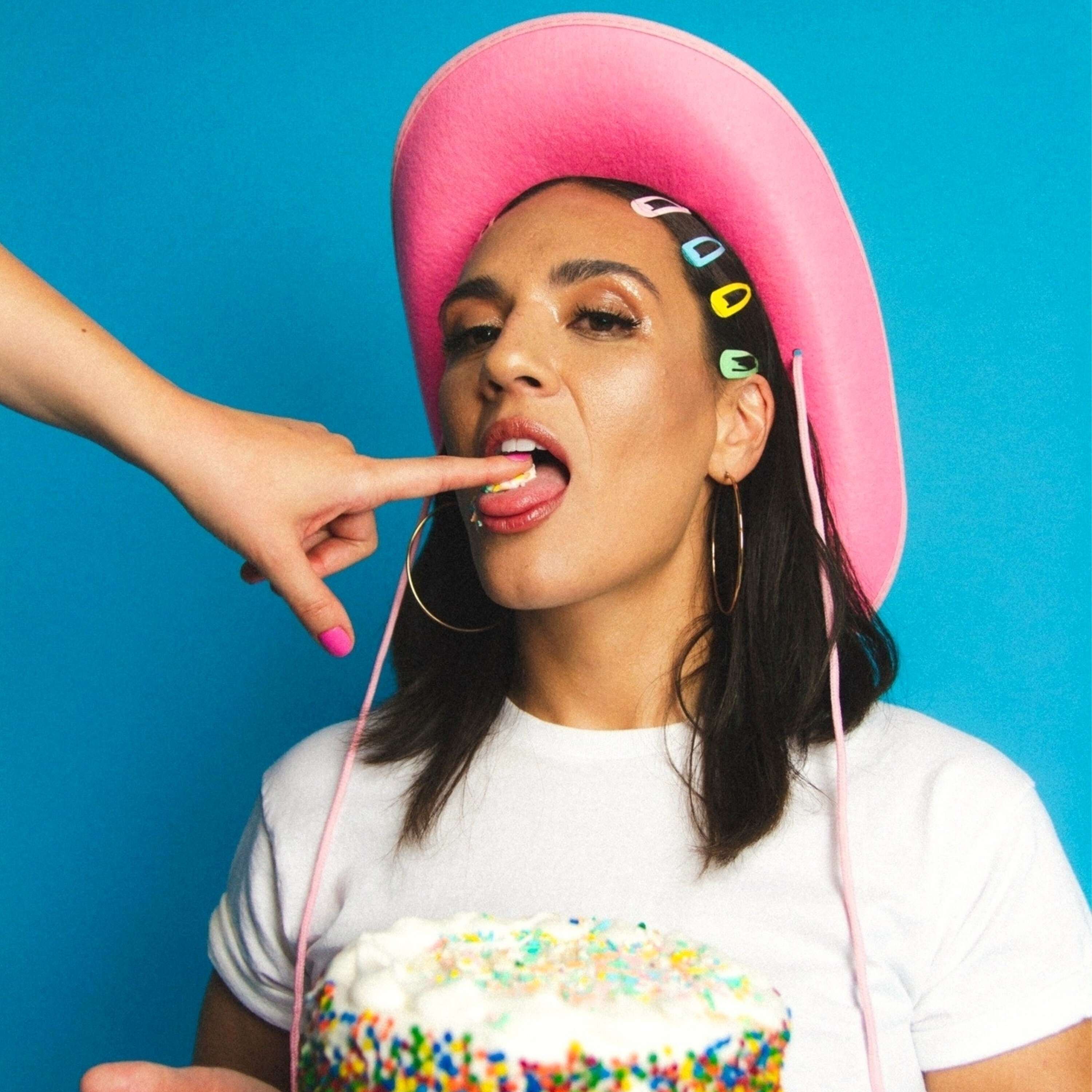 Folk Singer Mercy Bell - She’s Got Merch