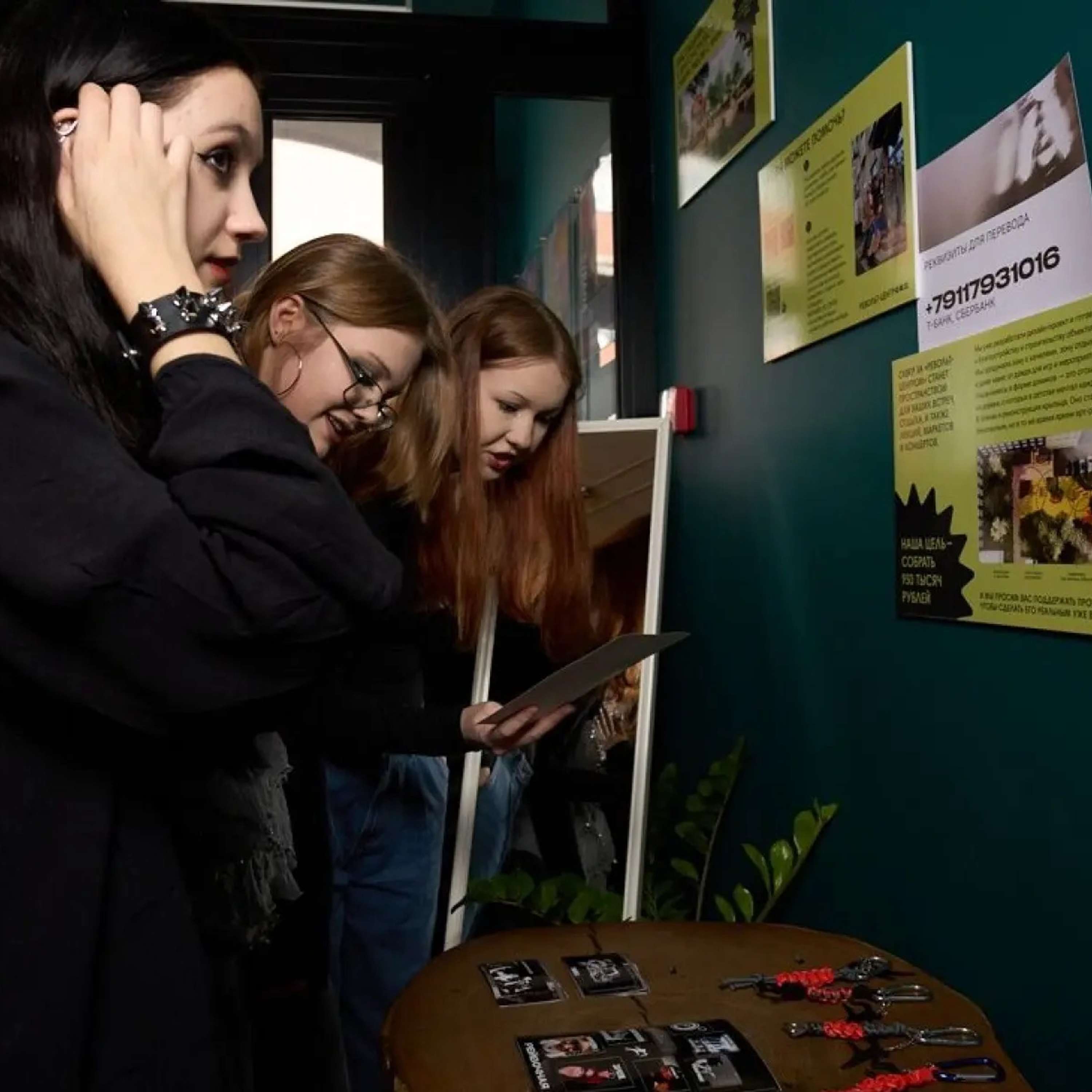 Силовики пришли с обысками в независимое культурное пространство и к журналистам