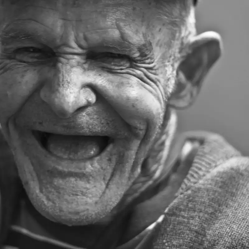 O8 De Vraagbaak: Kan humor in de kerk?