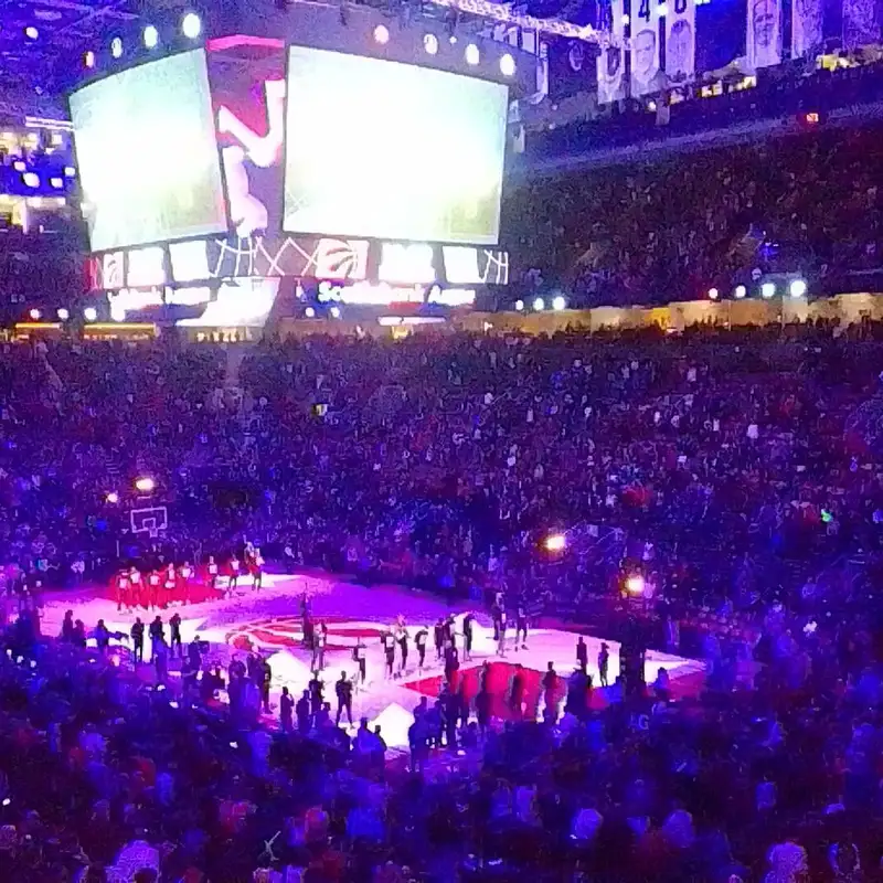 SPORT - Les Spurs écrasent les Raptors avec un Wembanyama dominant