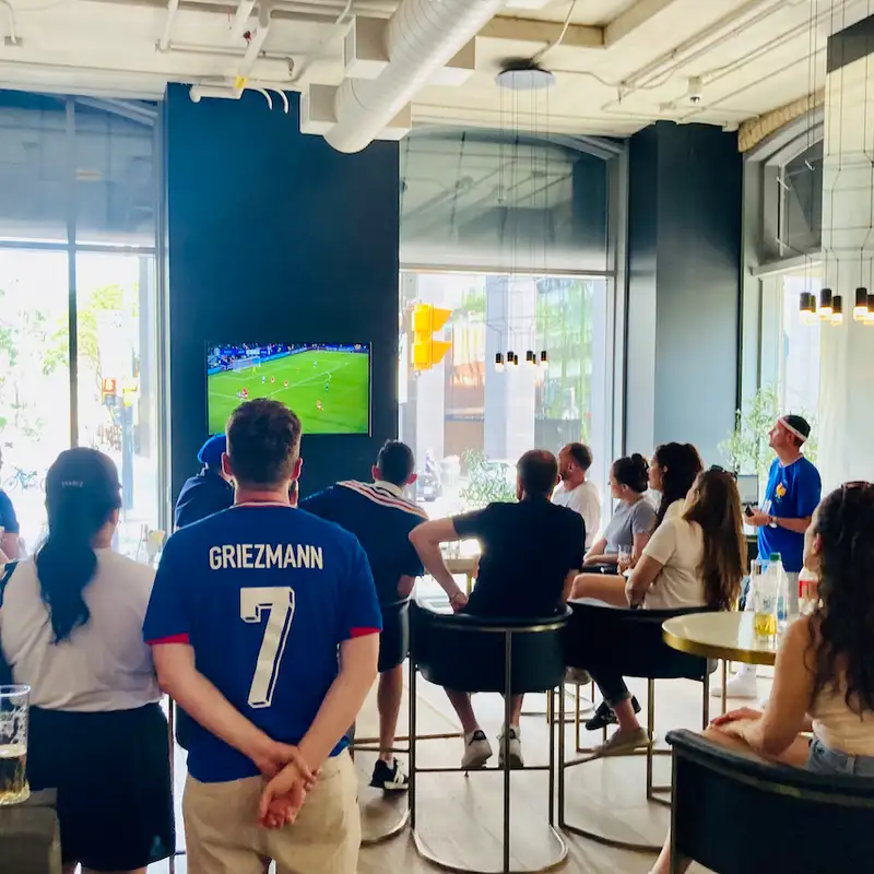 REPORTAGE - Se retrouver pour soutenir son équipe à Toronto lors de l'EURO 2024