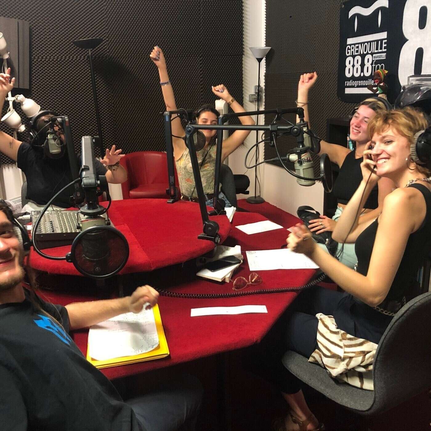 Le Groupe Miroir dans les studios ! Juin 2021, fin de la 2e année Le Groupe Miroir dans les studios ! Juin 2021, fin de la 2e année