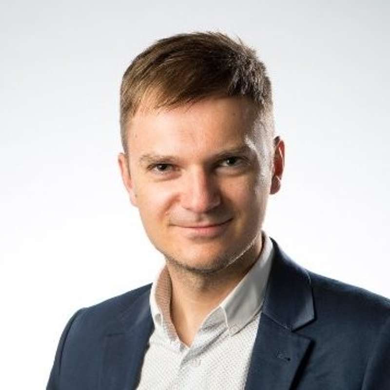 Dr. Lukasz Piwek