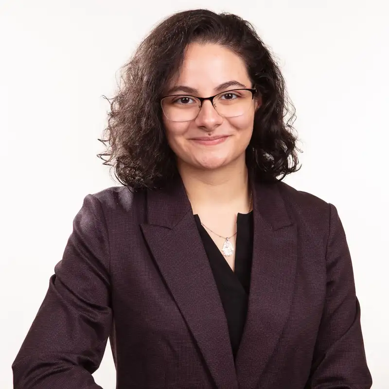ENTREVUE - Future médecin de famille francophone et engagée dans la communauté, découvrez Yasmine Zemni finaliste des Prix RelèveON 2025