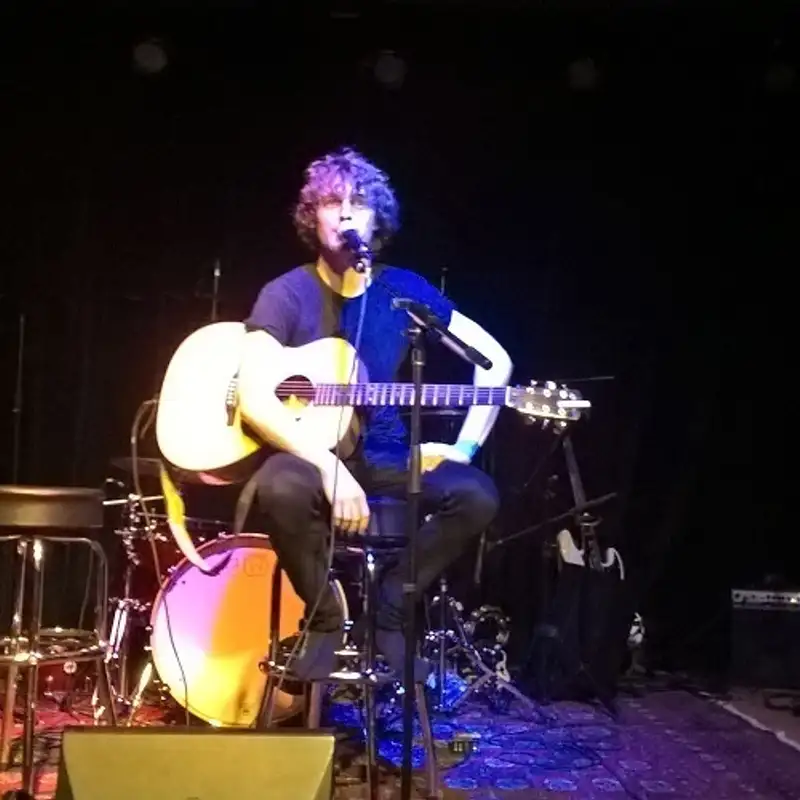 Le très talentueux chanteur québécois Philippe Brach se confie sur sa passion pour la musique !