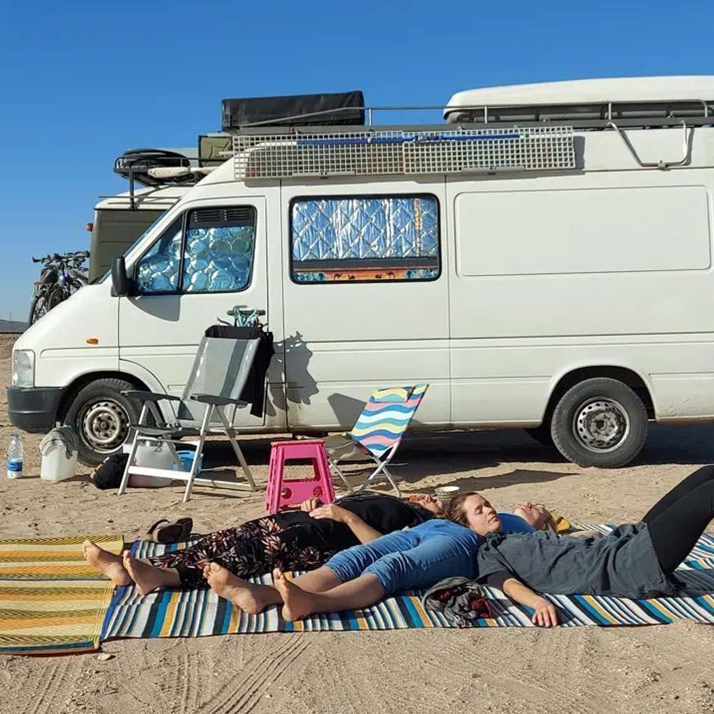 Van Girls | Roos & Harriet Van Girls | Roos & Harriet