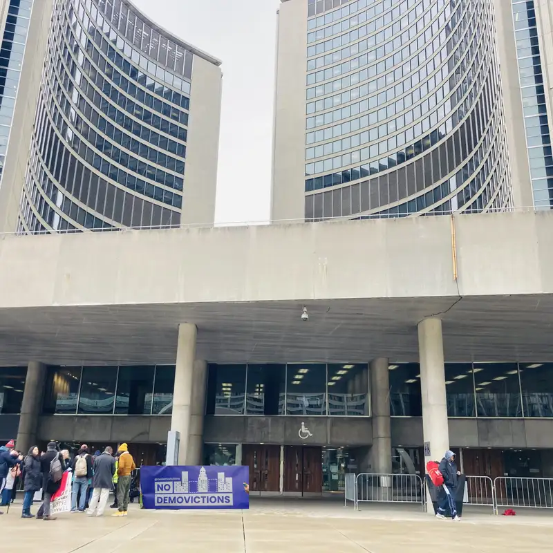 REPORTAGE - No Demoviction devant la mairie de Toronto pour défendre les droits des locataires