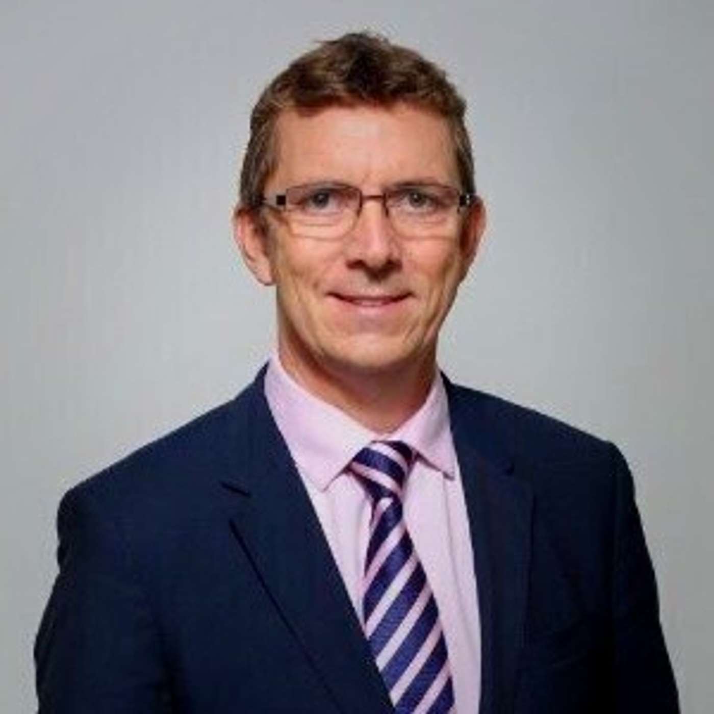 Episode 34 : Lester Clark :  Lessons from Energy Transition Approaches, and Leading Change in Africa