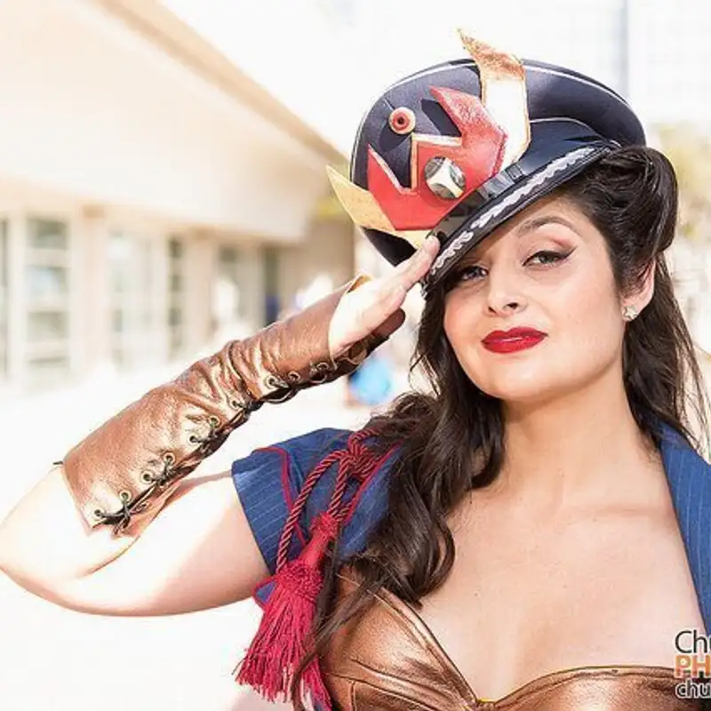 6Q w/Kimi Hughes, the Golden Lasso Girl