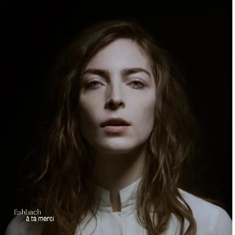 Fishbach de passage à Toronto: séduction mélodique et sonorités inédites dans le paysage musical français