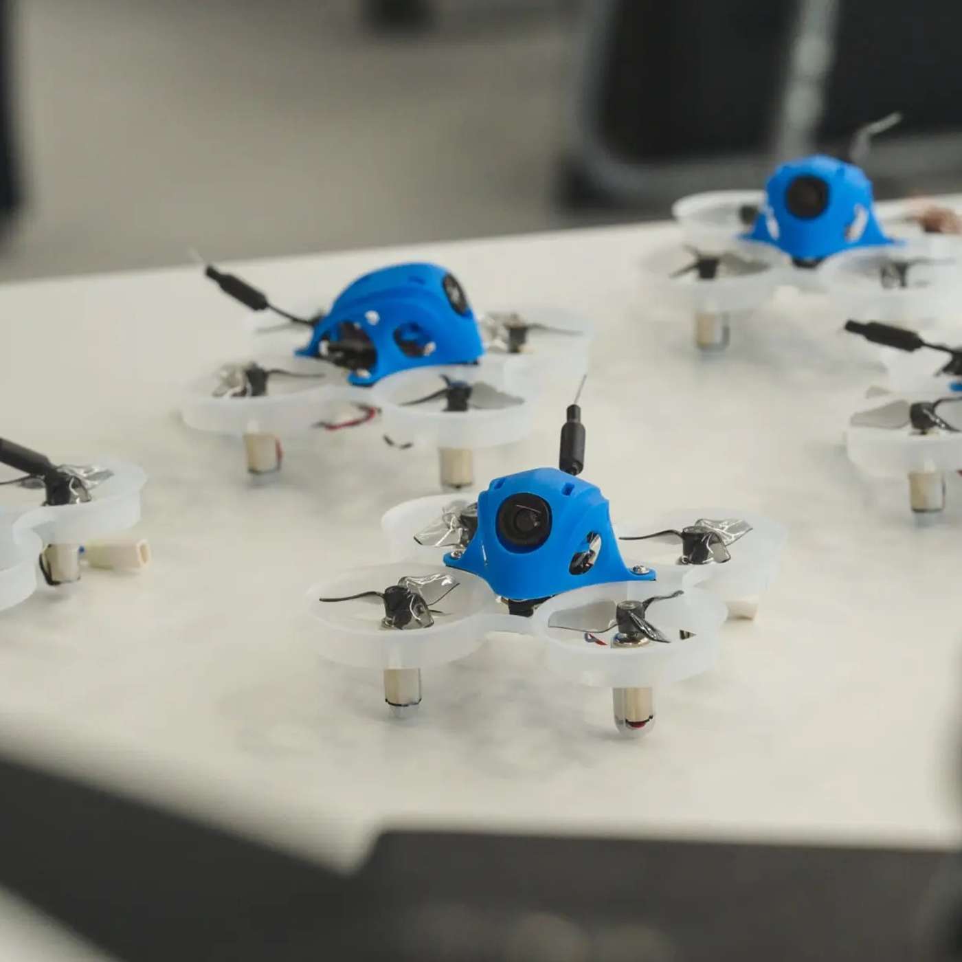 Школьников натаскивают на управление беспилотниками