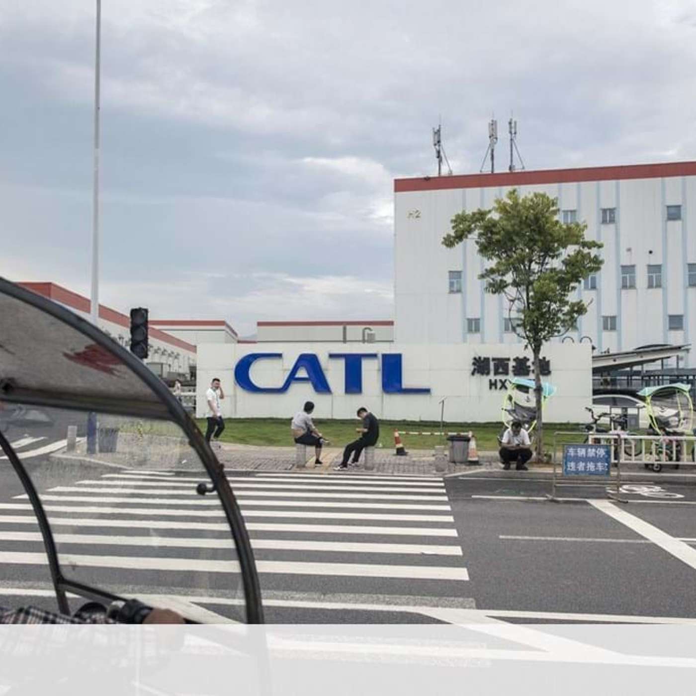 CATL Launches 5-Minute Charging Tech, Flipkart Relocates to India, Logitech Raises Prices 25 Percent, Apple Struggles with Supply Chain, and more...