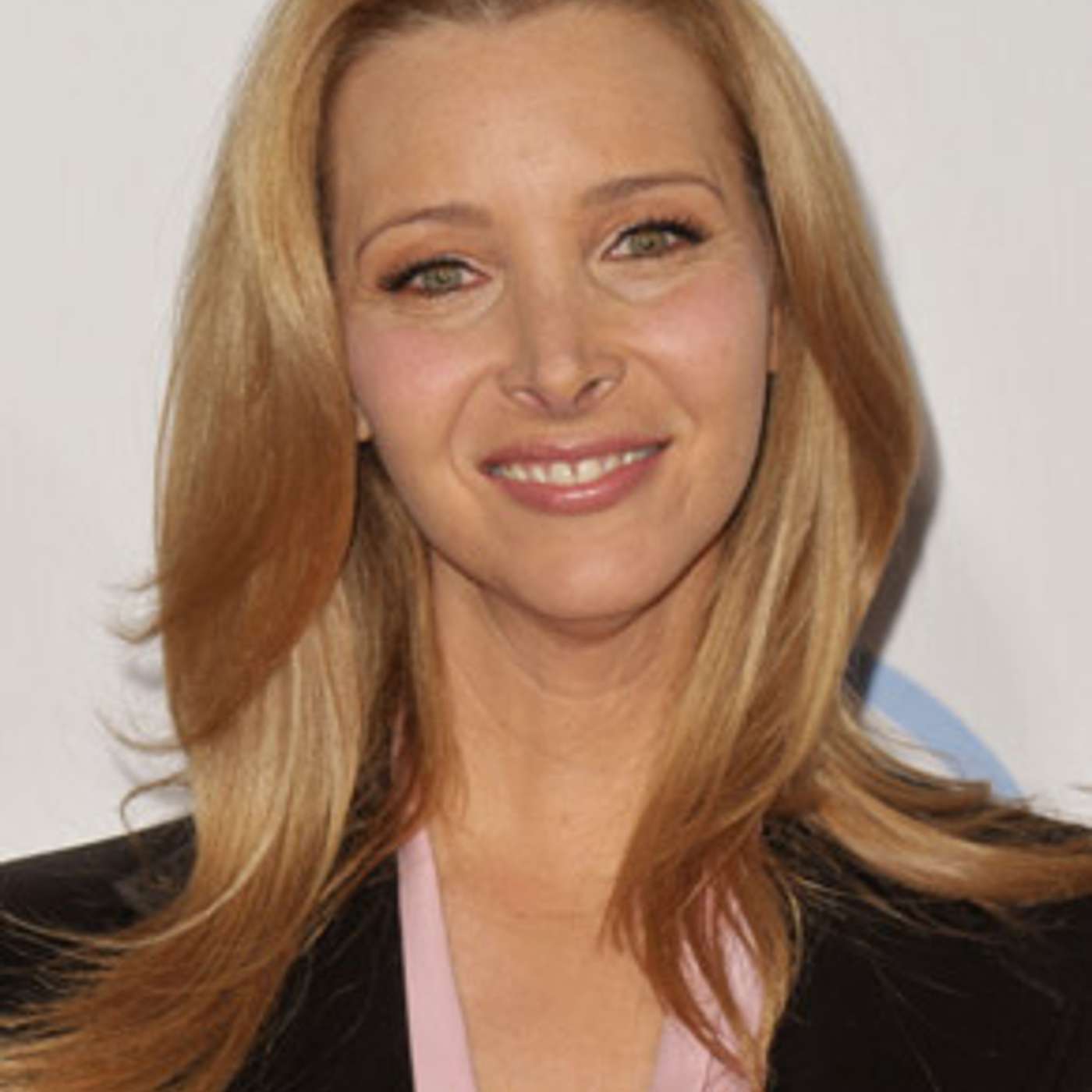 Lisa Kudrow found it ‘hard’ to be actual friends with the ‘Friends’ cast