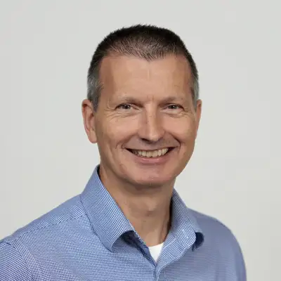 Dr Axel Thomson