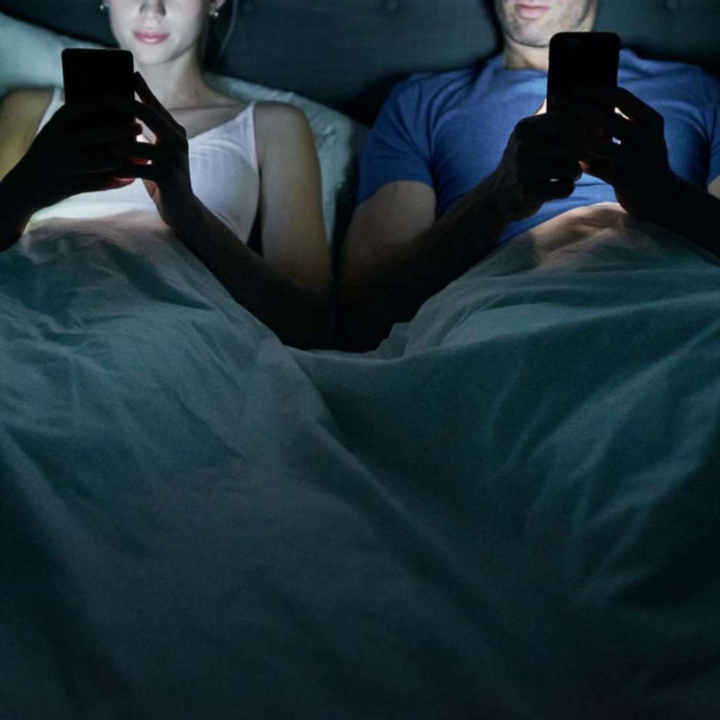 Beyond the Screen: How Modern Technology Is Redefining Our Relationships and Love