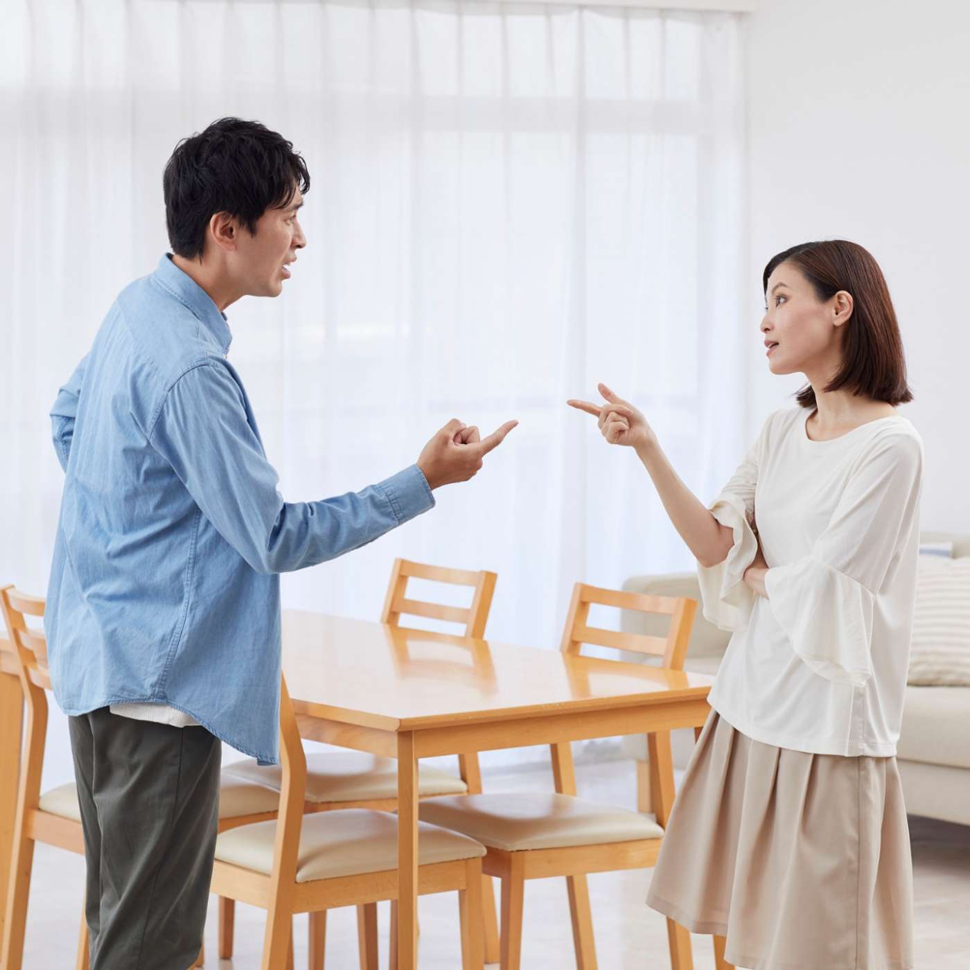 #1865 - Chồng tốt với cả thế giới, trừ vợ con