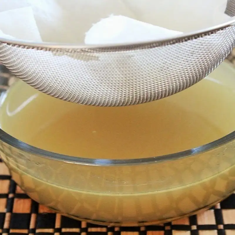 La recette du bouillon de poulet avec Miène Rite Simba