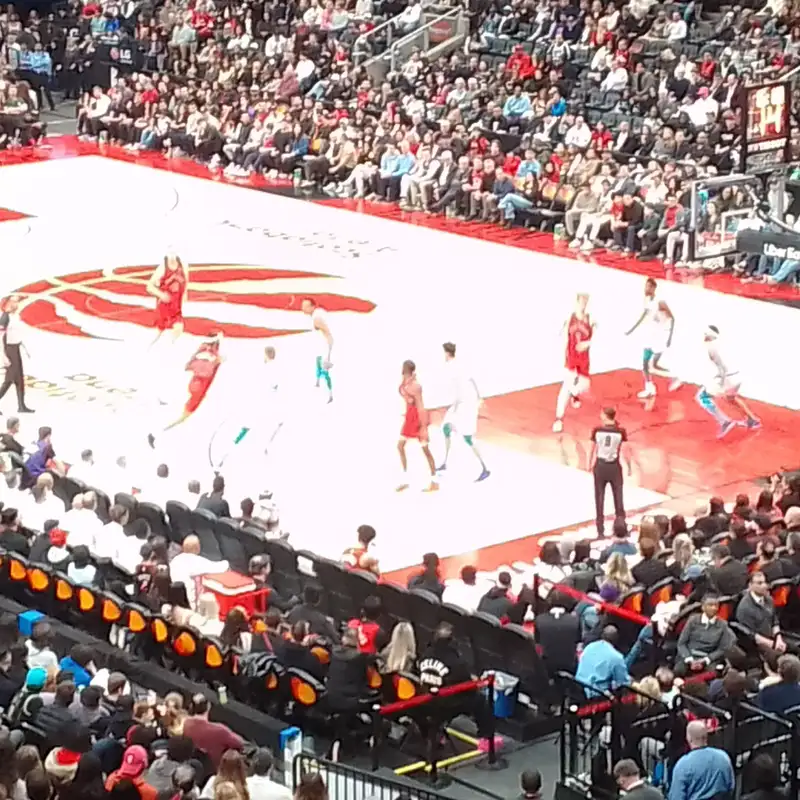 SPORT - Les Raptors résistent aux Hornets dans un affrontement serré à Toronto